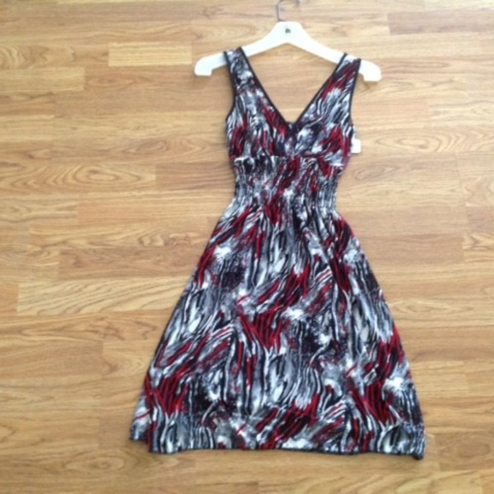 NWT RED AND BLACK DECO PRINT DRESS SUNDRESS M - Picture 1 of 5